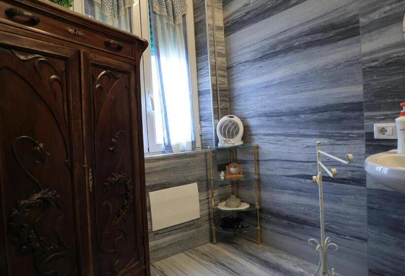 اتاق استاندارد سه نفره, Bernadette