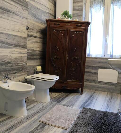 اتاق استاندارد سه نفره, Bernadette