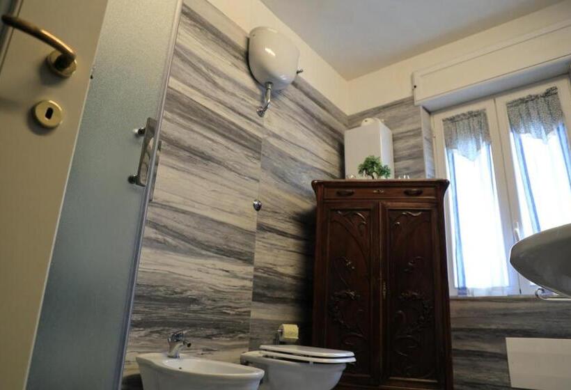 اتاق استاندارد سه نفره, Bernadette