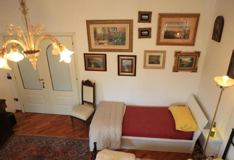 اتاق استاندارد سه نفره, Bernadette