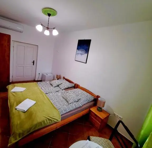Standard room with outdoor bath, Csodarét Kúria