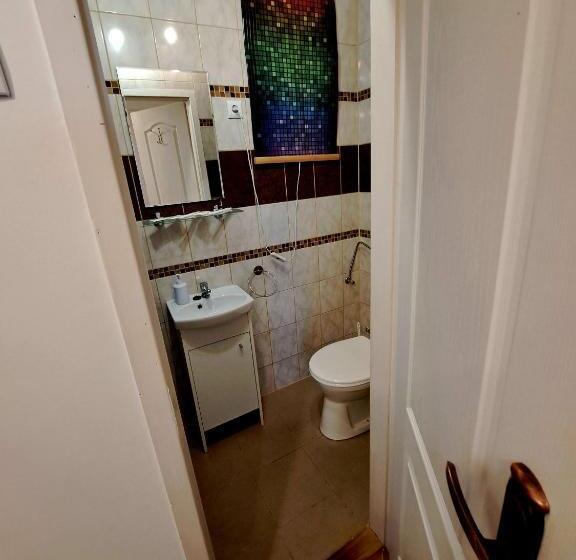 디럭스 룸, Csodarét Kúria