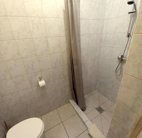 스탠다드 룸, Csodarét Kúria