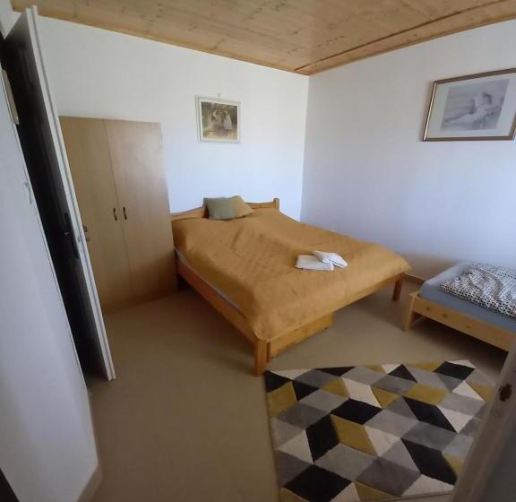 스탠다드 룸, Csodarét Kúria