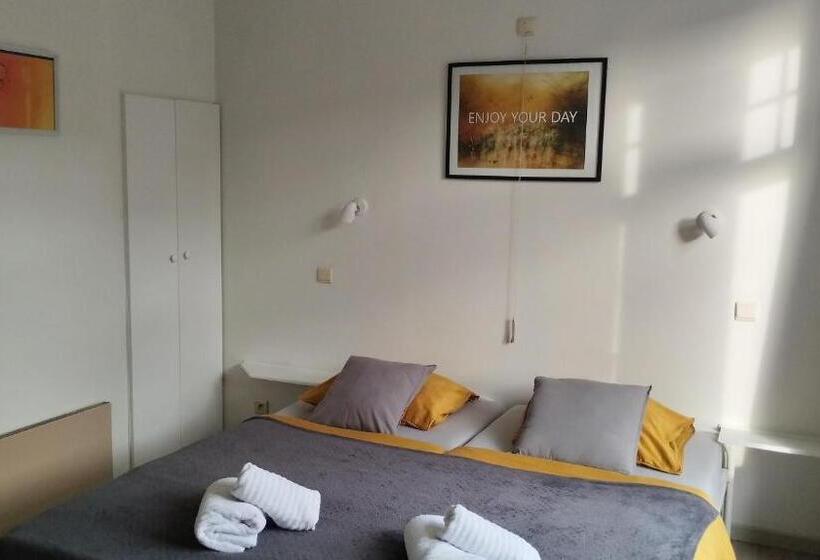 스탠다드 룸, De Verloren Gernoare