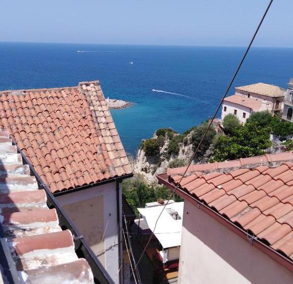 اتاق لوکس چهار تخته, Kirillos In Cilento