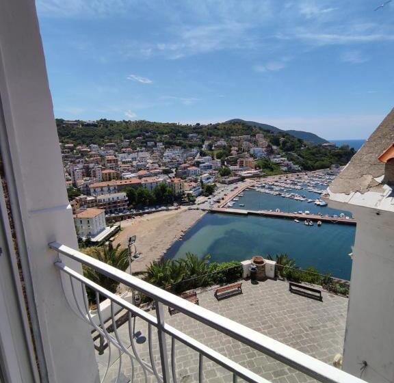 اتاق لوکس چهار تخته, Kirillos In Cilento