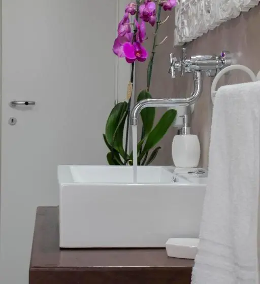 Standard room with outdoor bath, La Casa Di Adele Cagliari