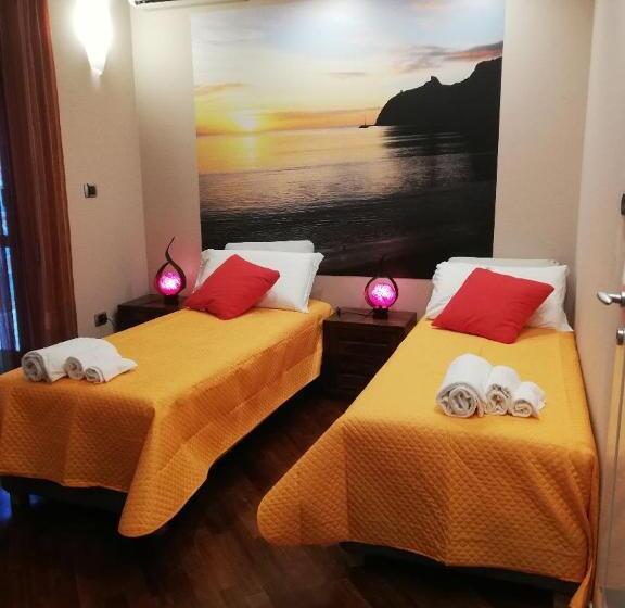 Standard room with outdoor bath, La Casa Di Adele Cagliari