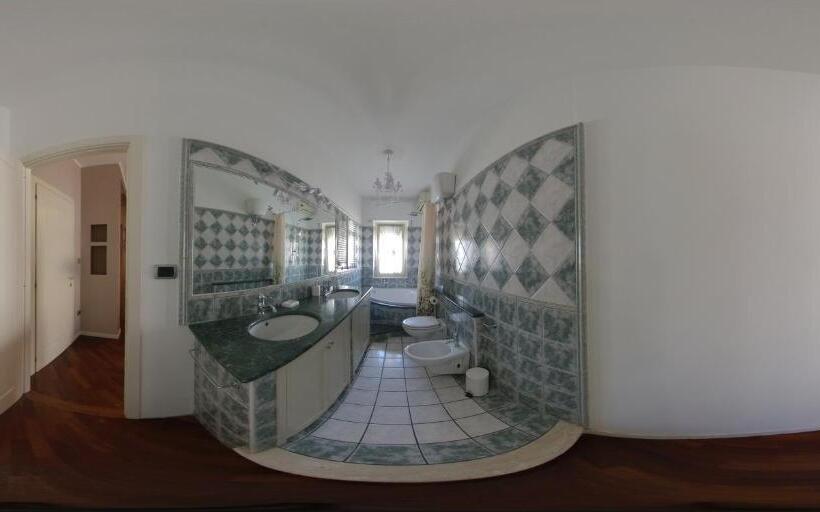 اتاق لوکس, La Casa Di Adele Cagliari