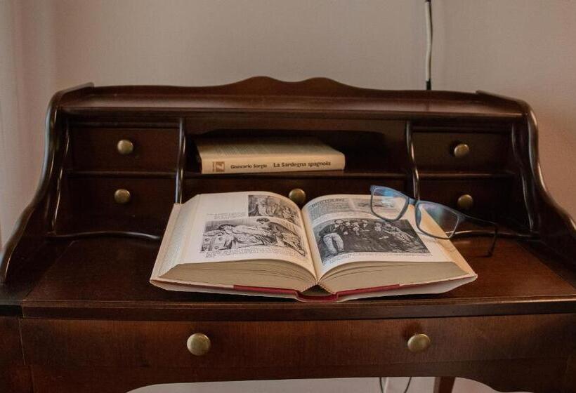 اتاق لوکس, La Casa Di Adele Cagliari