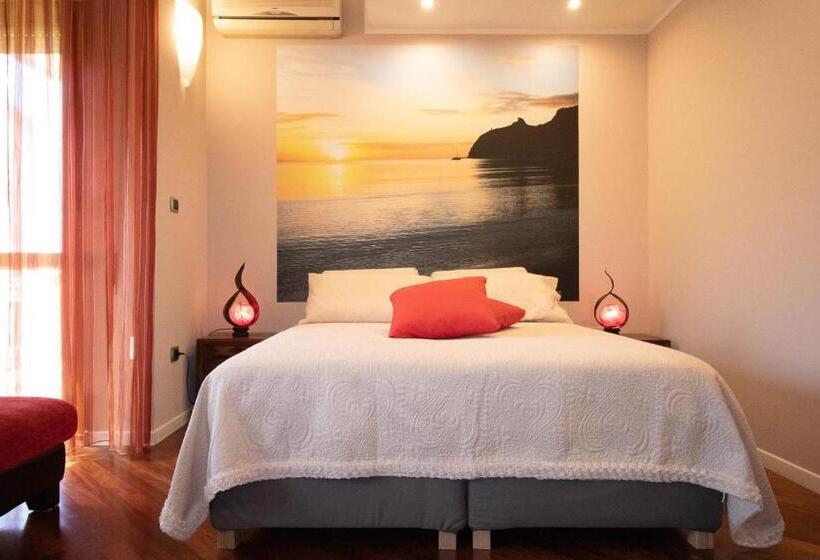 Standard room with outdoor bath, La Casa Di Adele Cagliari