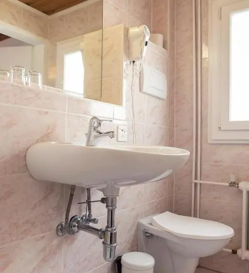 Perhehuone, B&b La Tgamona