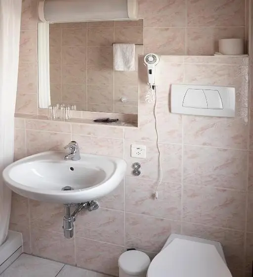 Perhehuone, B&b La Tgamona
