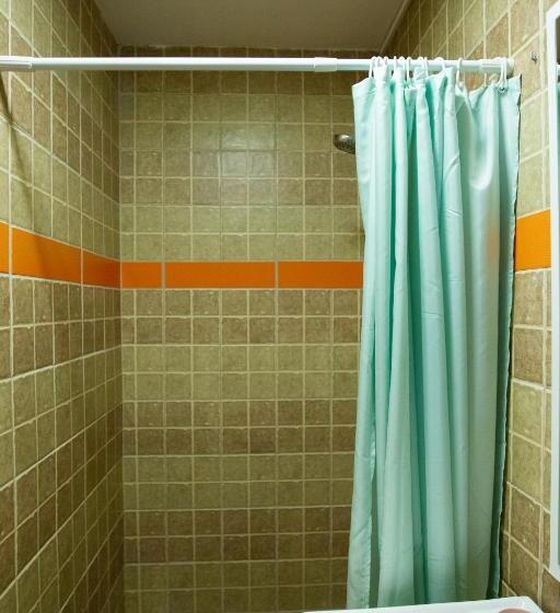 스탠다드 룸, Charlietown