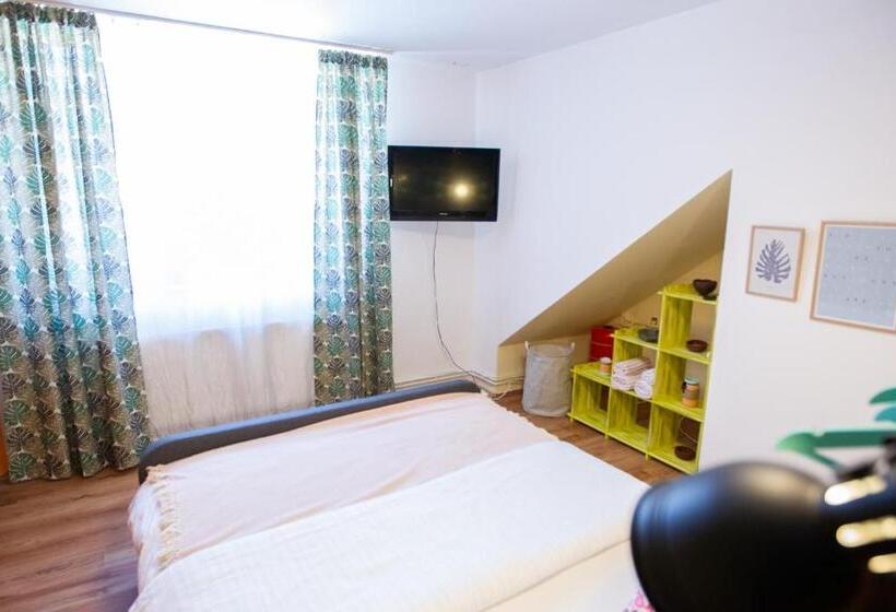 스탠다드 룸, Charlietown