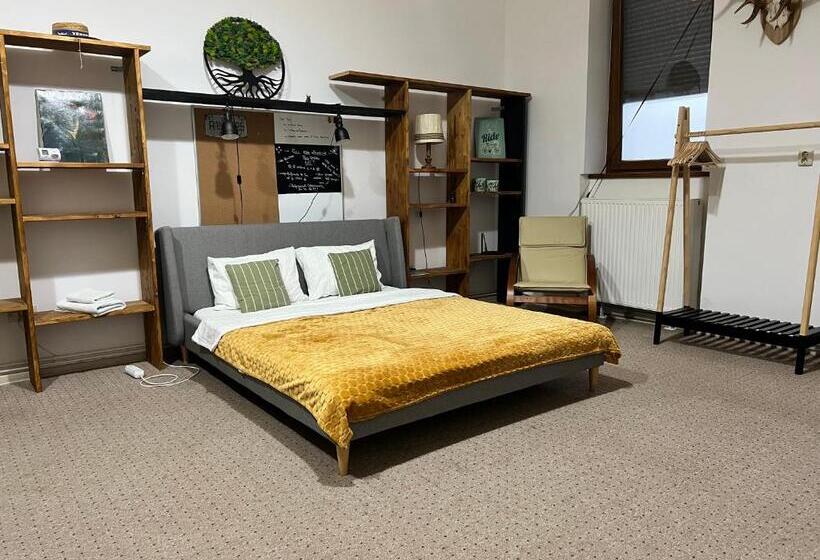 수피리어 룸, Charlietown