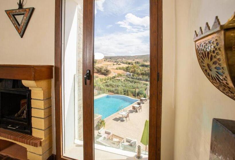 سوییت جونیور با چشم‌انداز استخر, Dar Zayane