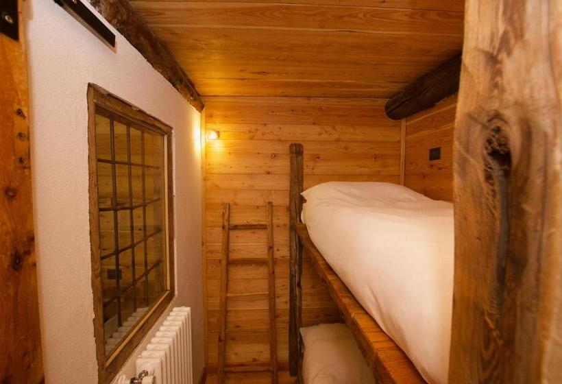 غرفة عائلية مطلّة علي الجبل, L Escola E Lou Mulin