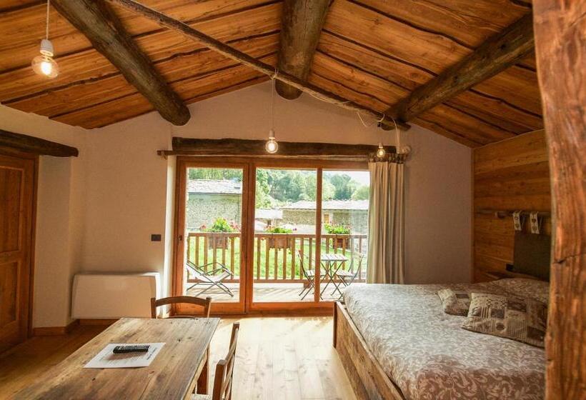 غرفة عائلية مطلّة علي الجبل, L Escola E Lou Mulin