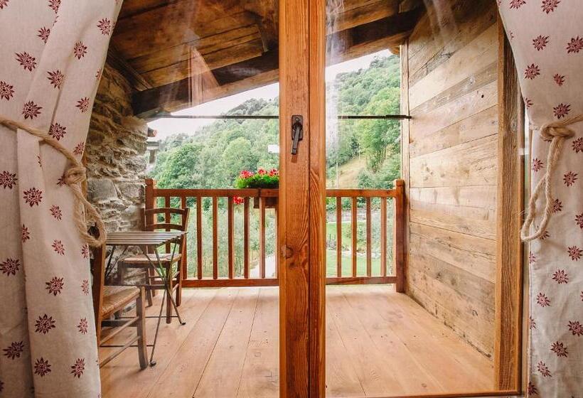 غرفة قياسية ثلاثية, L Escola E Lou Mulin