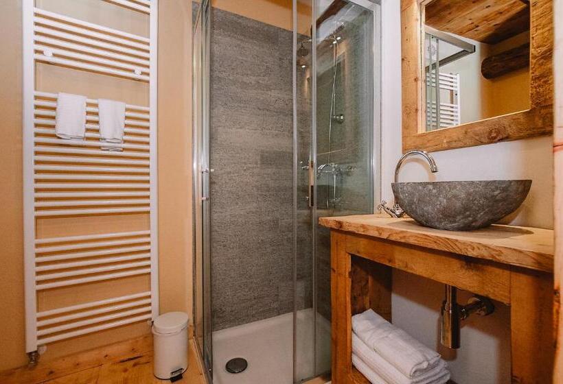 غرفة قياسية ثلاثية, L Escola E Lou Mulin