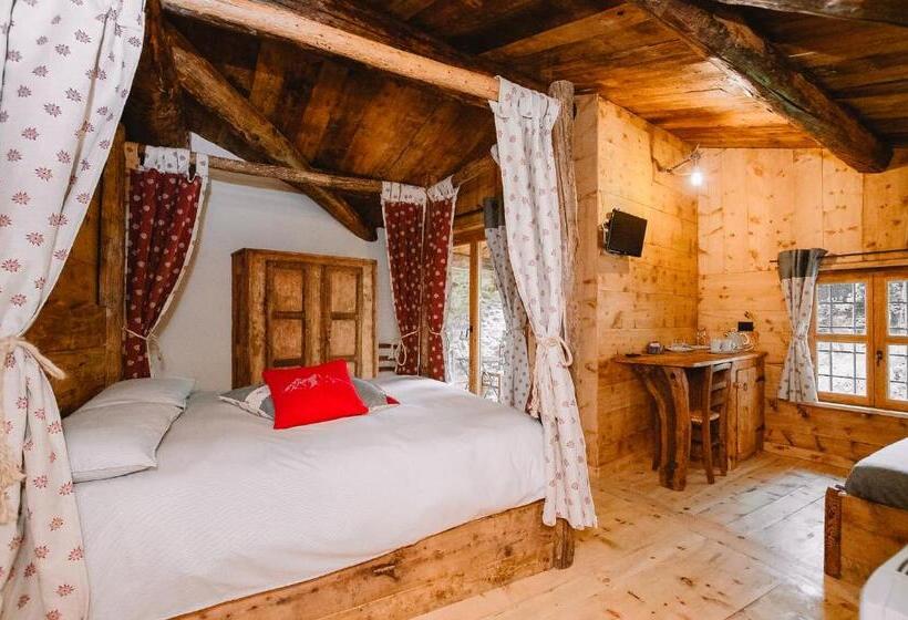 غرفة قياسية ثلاثية, L Escola E Lou Mulin