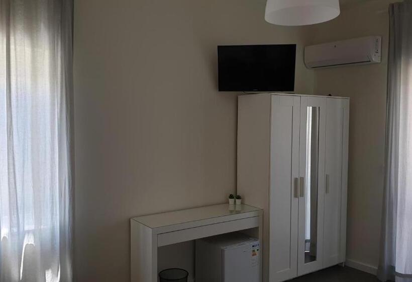 带阳台标准四人间, Marina Bay House