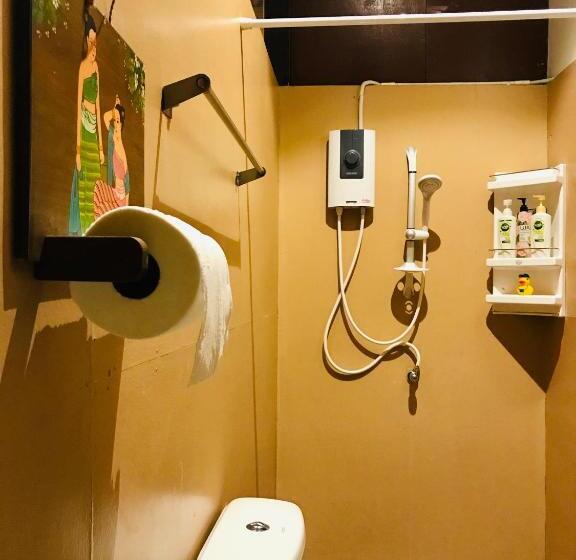 带大床的豪华间, Reuan Vilawan