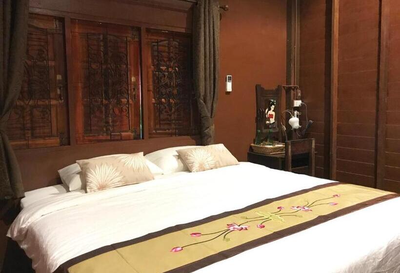 带大床的豪华间, Reuan Vilawan