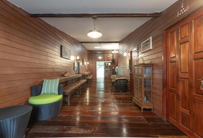 带大床的豪华间, Reuan Vilawan