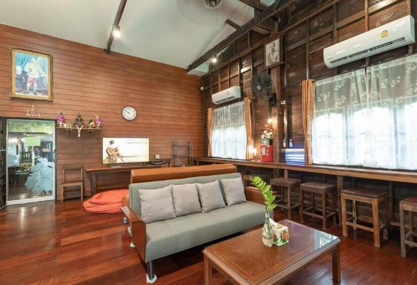 带大床的豪华间, Reuan Vilawan