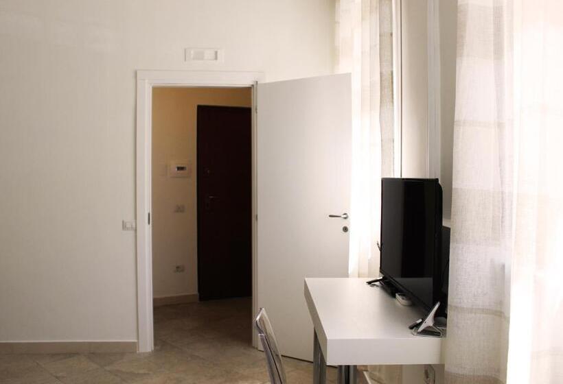 اتاق لوکس, Suite 14