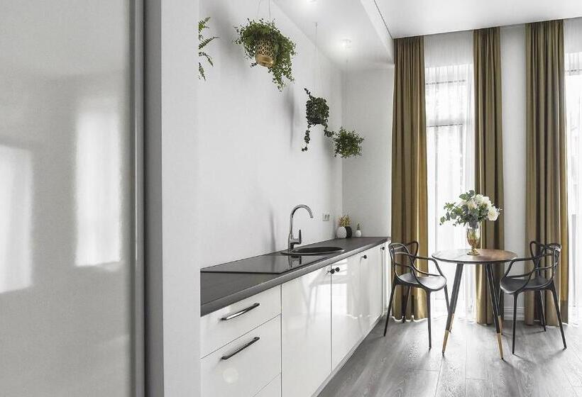 شقة غرفة نوم واحدة مزودة بشُرفة, Four Luxury Flats