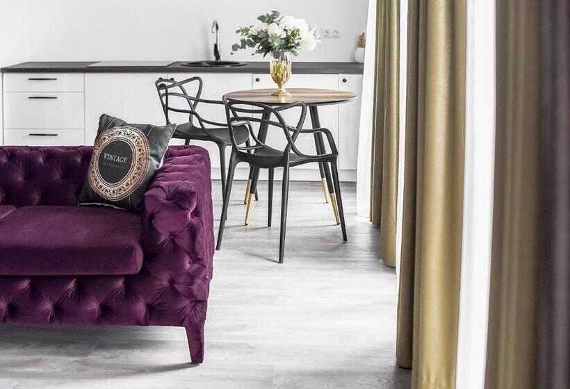 آپارتمان 1 خوابه با بالکن, Four Luxury Flats