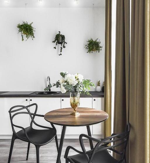 شقة غرفة نوم واحدة مزودة بشُرفة, Four Luxury Flats