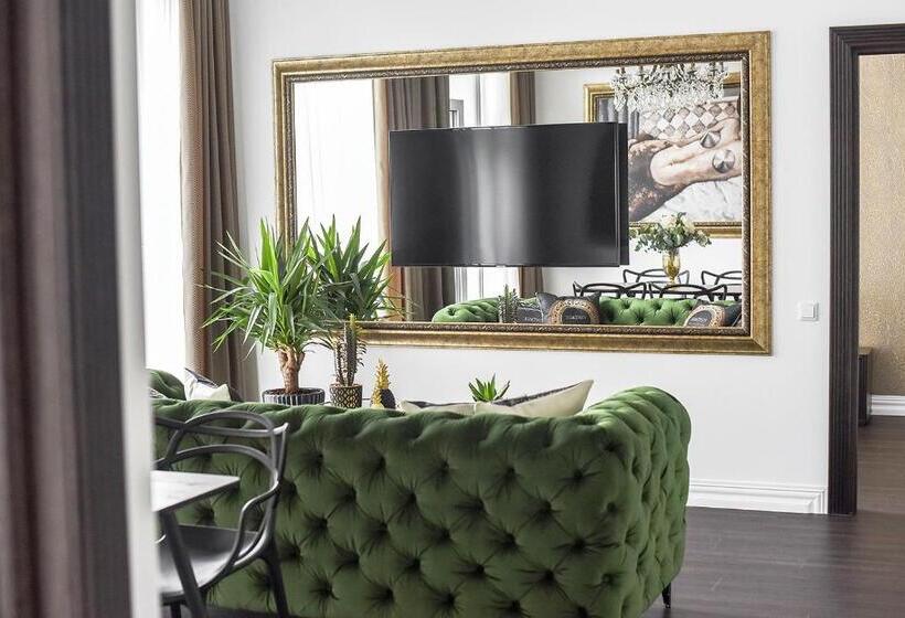 شقة غرفة واحدة مزودة بتراس, Four Luxury Flats