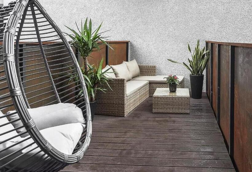 آپارتمان 1 خوابه با تراس, Four Luxury Flats