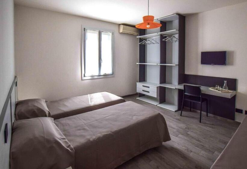 Pokój Ekonomiczny, Gambisa Street