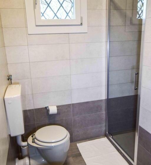 Pokój Ekonomiczny, Gambisa Street