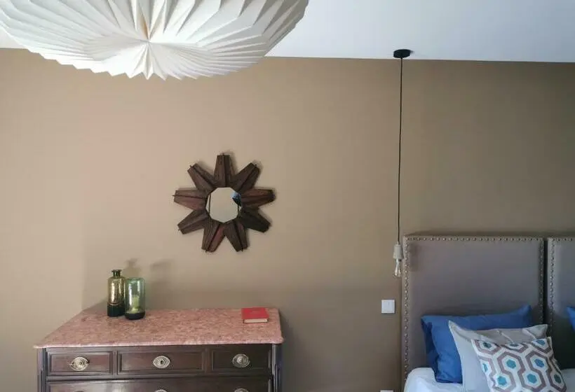اتاق لوکس با چشم‌انداز شهر, Guest House Eça Agora!