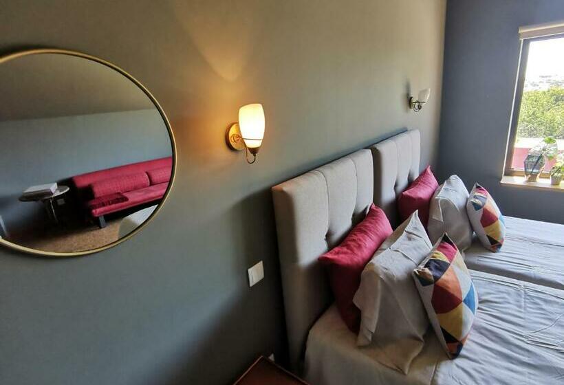 סטודיו דלוקס, Guest House Eça Agora!