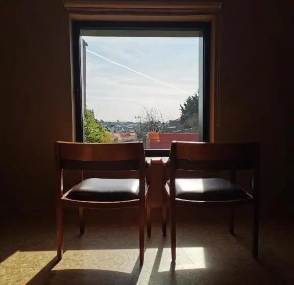 اتاق لوکس با چشم‌انداز شهر, Guest House Eça Agora!