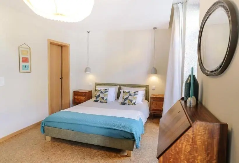 اتاق لوکس, Guest House Eça Agora!
