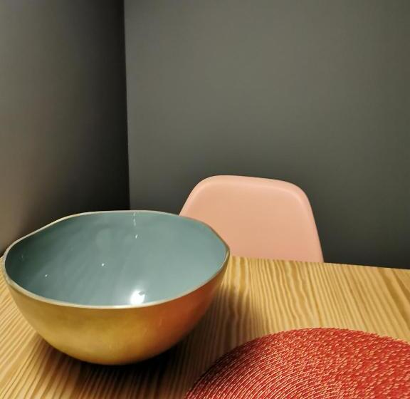 סטודיו דלוקס, Guest House Eça Agora!