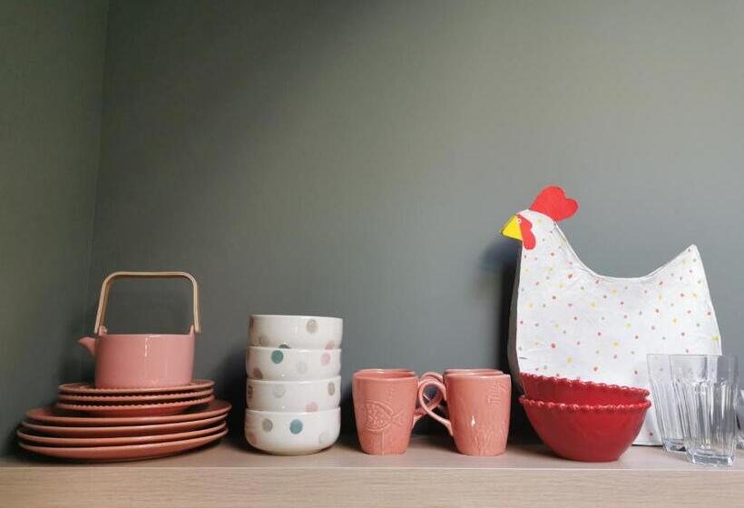 סטודיו דלוקס, Guest House Eça Agora!