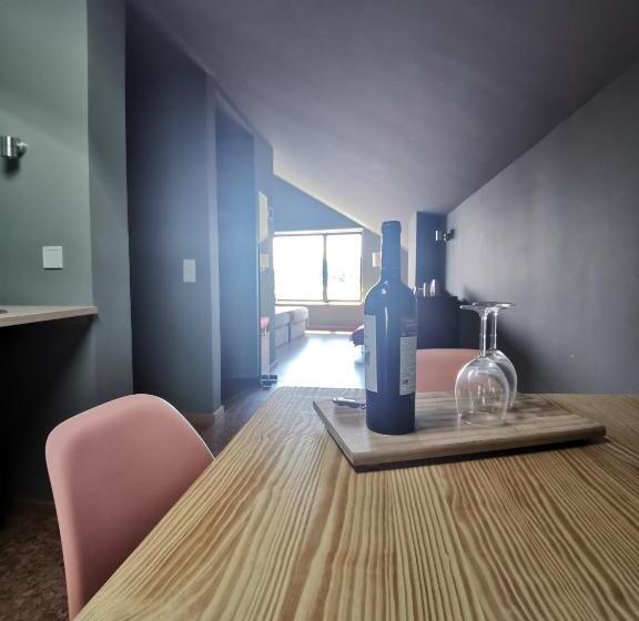 סטודיו דלוקס, Guest House Eça Agora!