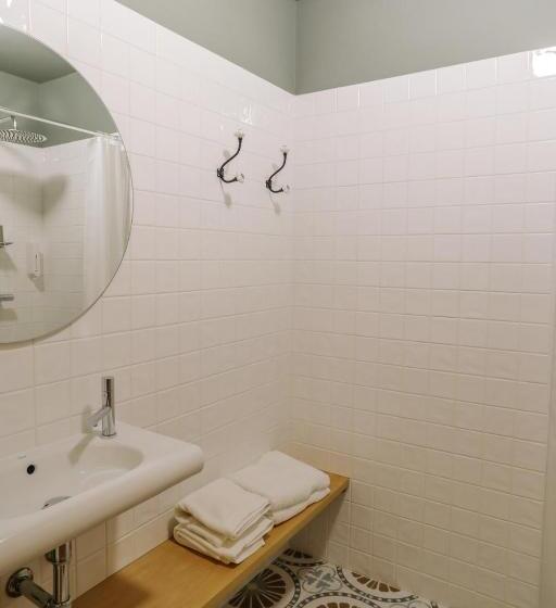 סטודיו דלוקס, Guest House Eça Agora!