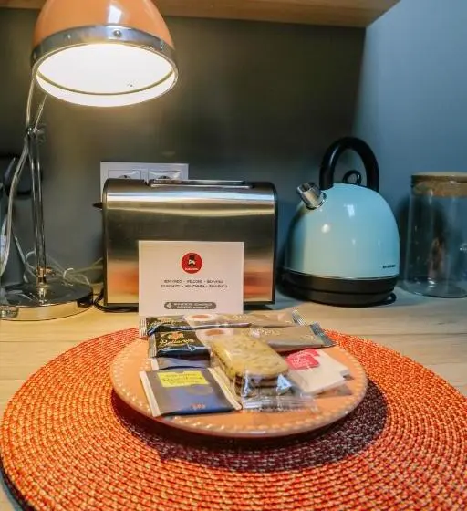 استودیوی لوکس, Guest House Eça Agora!