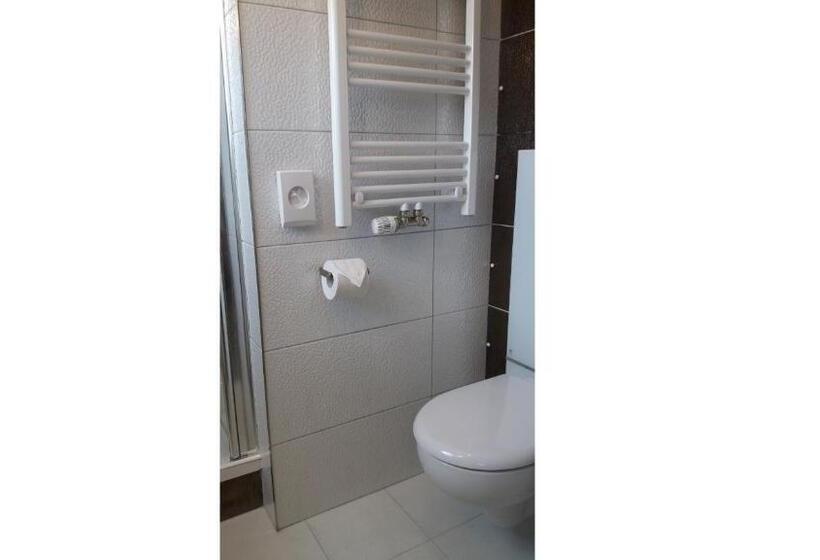 Номер Стандарт, Müller Residenz Zur S Bahn Karlsfeld